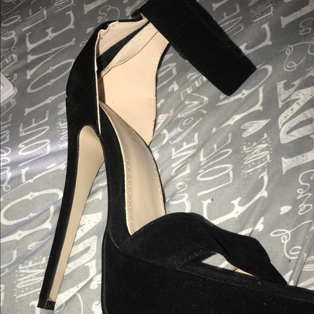 Heels - Picture 2 of 2